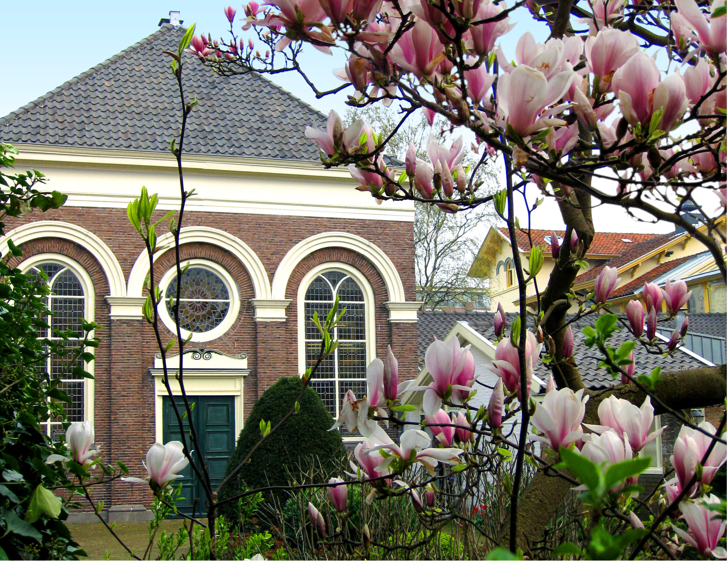 Voorgevel van de Doopsgezinde kerk aan de Koningsweg in Alkmaar